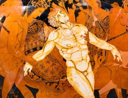 The death of the bronze automata Talos depicted on a Volute krater, c. 400 BC. ArchaiOptix (CC BY-SA 4.0).