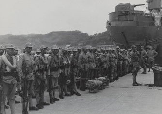 Chinese nationalist soldiers disembark from a US ship at Taiwan, October 1945. Nationaal Archief. Public Domain.