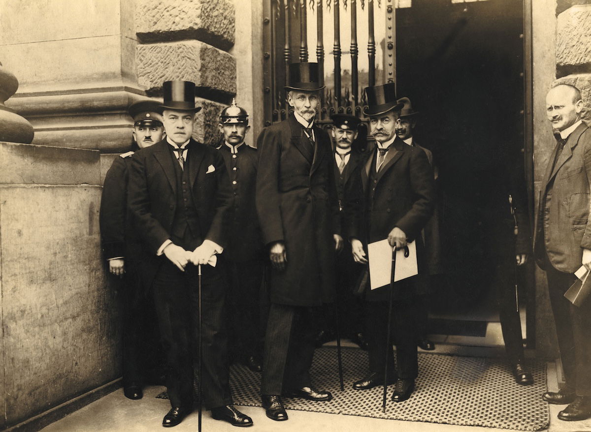 Representatives of the French government at the war crimes trial in Leipzig, 1921. Sueddeutsche Zeitung Photo/Alamy Stock Photo.