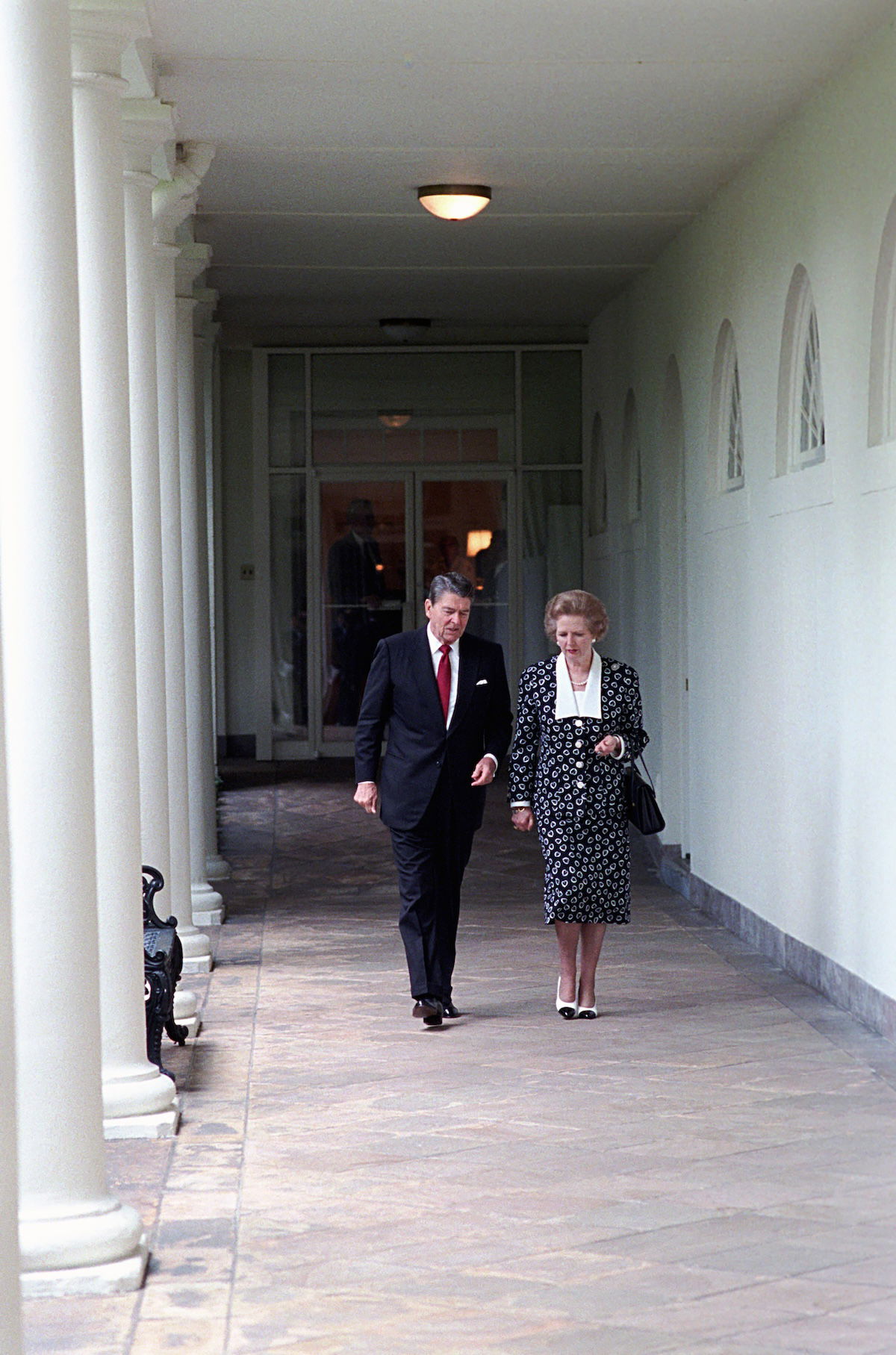 British prime minister Margaret Thatcher and US president Ronald Reagan in conversation, 17 July 1987. US National Archives and Records Administration. Public Domain.