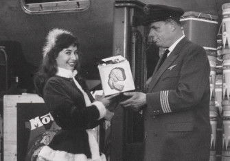 Panettone being unloaded from a Swissair cargo plane, c. 1960. ETH Library Zurich, Image Archive / LBS_SR12-21-127-AL (BY-SA 4.0).