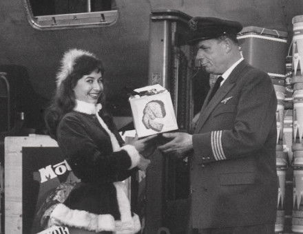 Panettone being unloaded from a Swissair cargo plane, c. 1960. ETH Library Zurich, Image Archive / LBS_SR12-21-127-AL (BY-SA 4.0).
