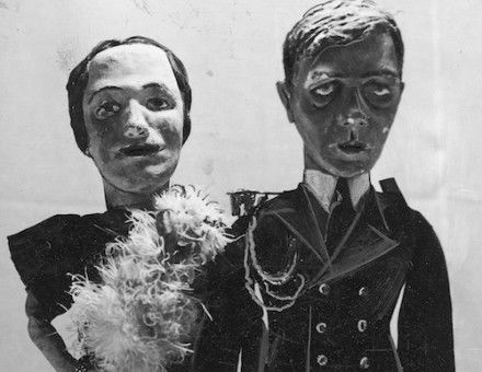 Puppets of Edward VIII and Wallis Simpson from a satirical nativity scene, Krakow, 1937.  Narodowe Archiwum Cyfrowe. Public Domain.