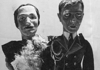 Puppets of Edward VIII and Wallis Simpson from a satirical nativity scene, Krakow, 1937.  Narodowe Archiwum Cyfrowe. Public Domain.
