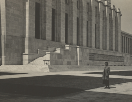 The facade of the Palace of Nations, headquarters of the League of Nations, c. 1938. ETH Library Zurich, Image Archive / Ans_14923-61-AL. Public Domain.